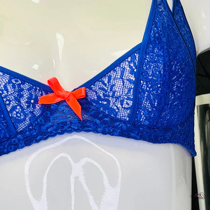 Royal blue lace bra with red bow, Agent Provocateur Podprsenka Rei, broskvovými mašlemi