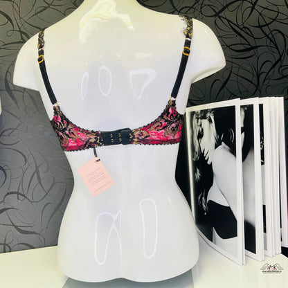 Agent Provocateur Yesmine s jemnou síťovinou a růžovo-černou krajkou na přední straně