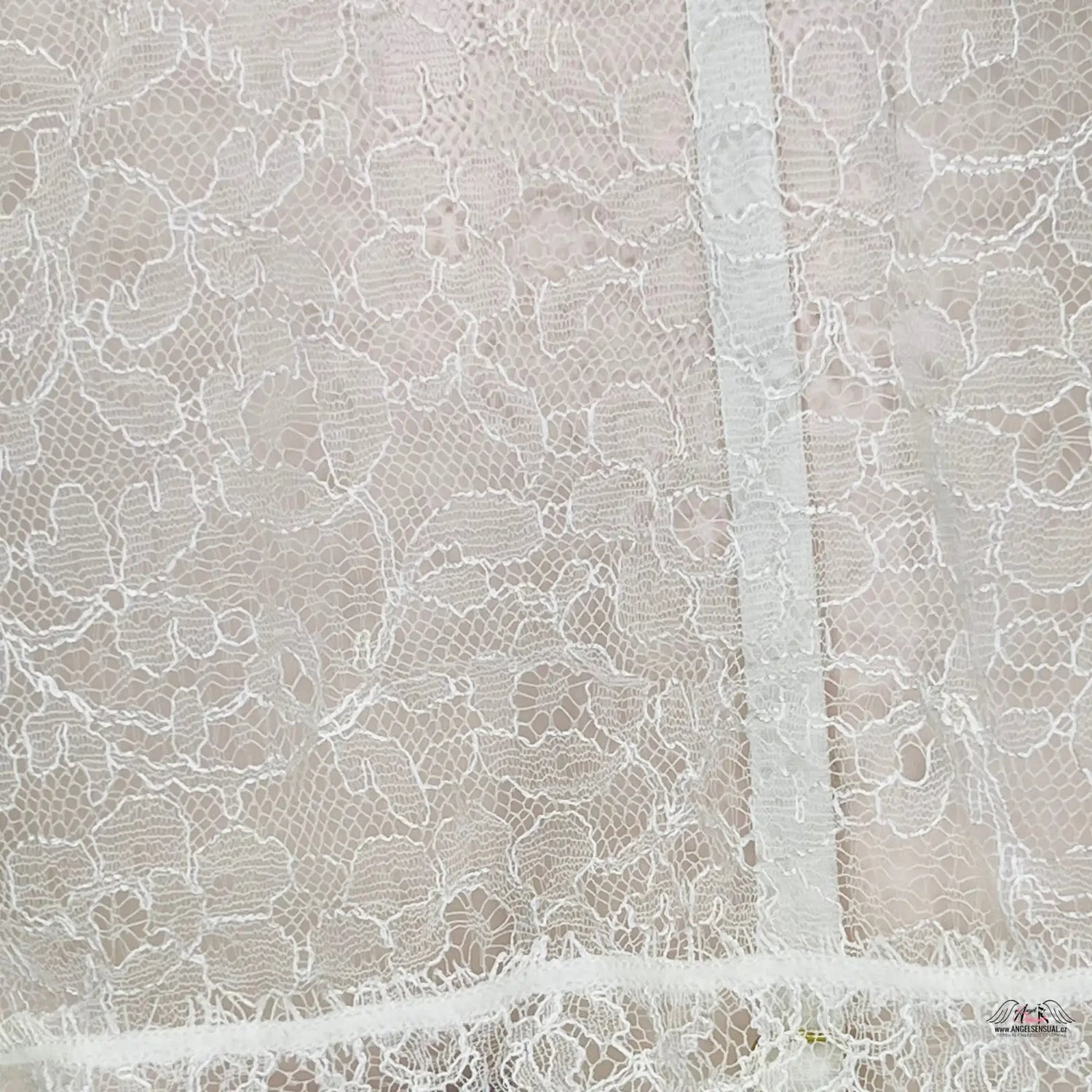 Delikátní bílá krajková látka sukně Annoushka pro krajková sukně Annoushka a suspender