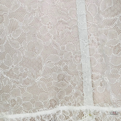 Delikátní bílá krajková látka sukně Annoushka pro krajková sukně Annoushka a suspender