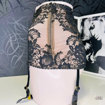 Black lace podvazkový pás Adelia s luxusním adelia roll a zlatým zdobením