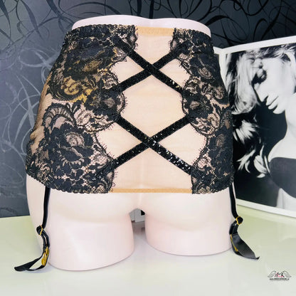 Black lace podvazkový pás Agent Provocateur Adelia s luxusním adelia roll a zlatým zdobením
