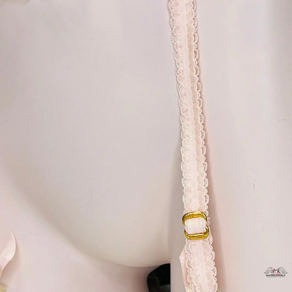 Lace-trimmed bra strap of Agent Provocateur Podvazkový Pás Bethanie, elegantní podvazkový pás s květinovými detaily