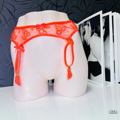 Bílá manekýnská torza v červené krajkové brittnie suspender oranžová jarní krása