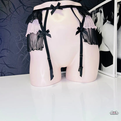 Luxusní podvazkový pás Fifi s černými mašličkami a černou garter belt