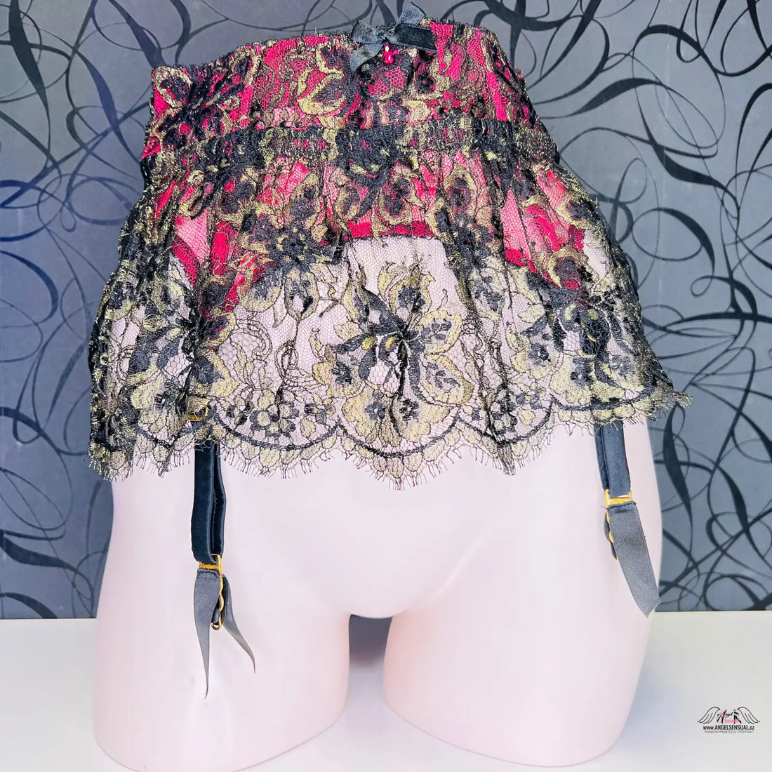 Pink and black krajkové barevné podvazky agent provocateur s garter straps