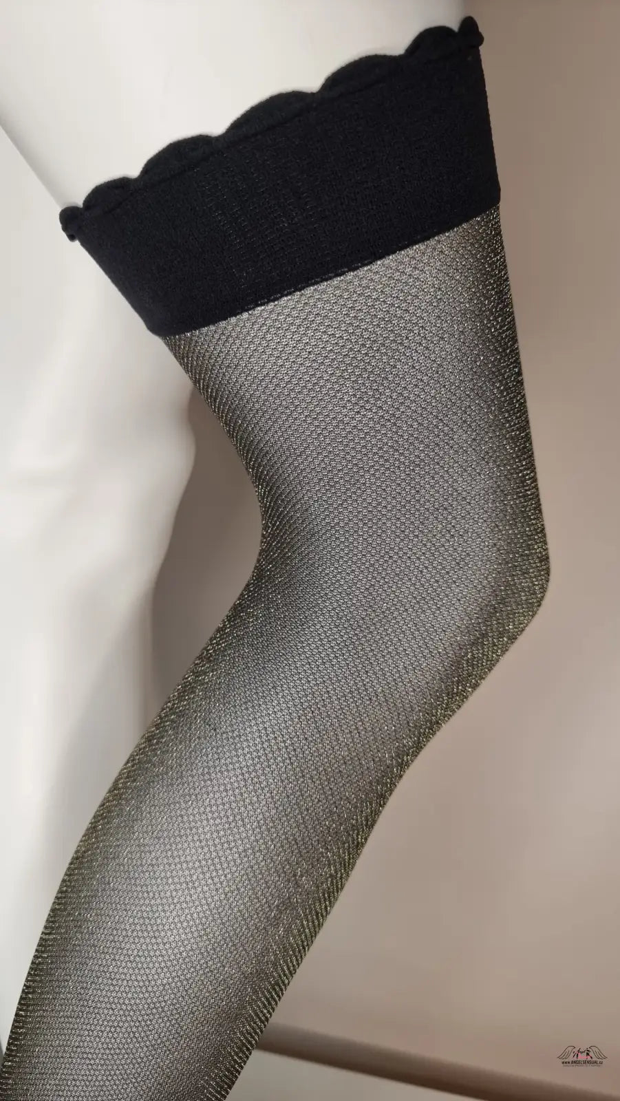 Agent Provocateur luxusní nadkolenky se zlatými vlákny přinášejí elegantní styl