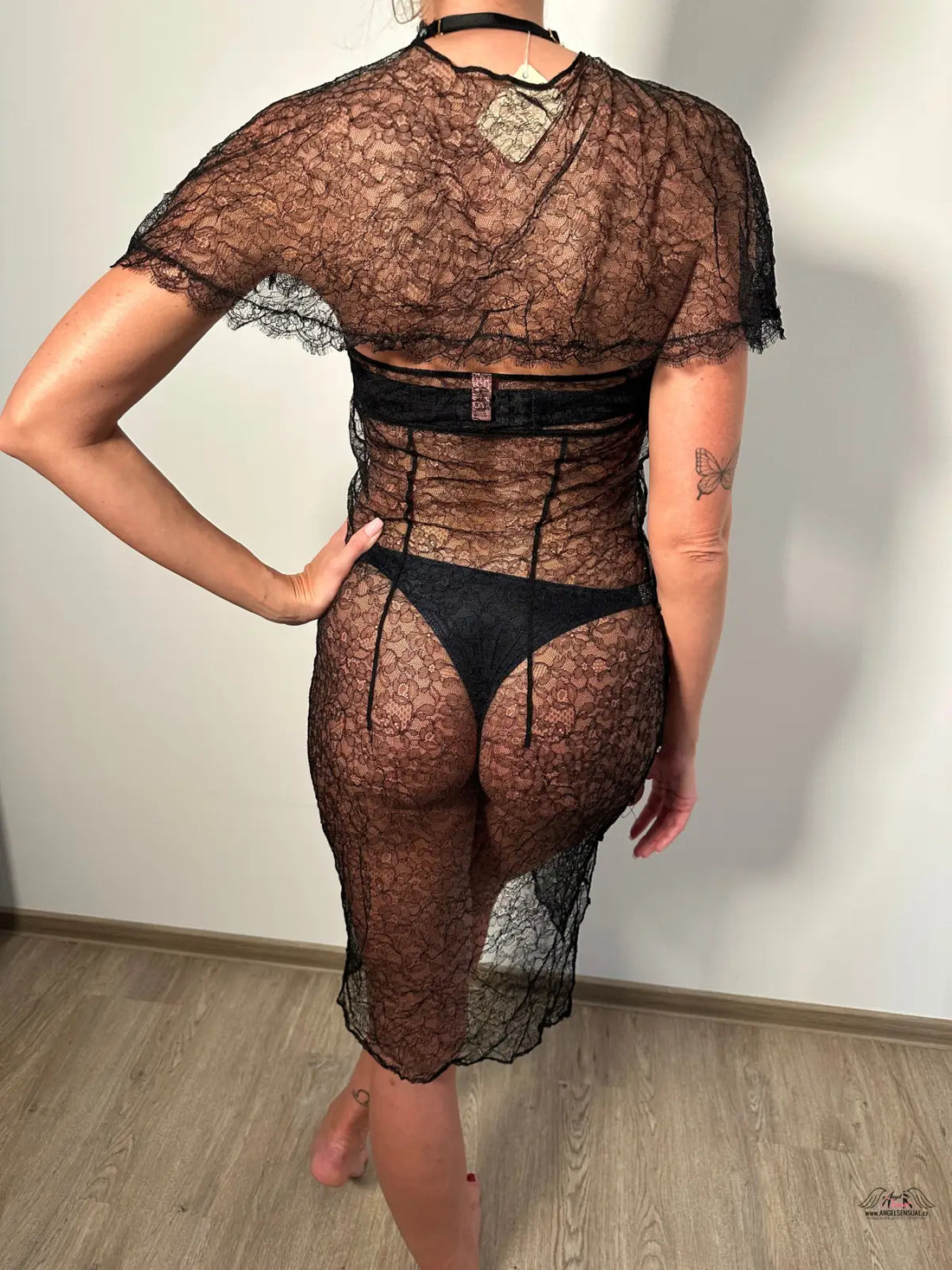 Agent Provocateur Šaty Annoushka s průhlednou hnědou krajkou a krátkými rukávy