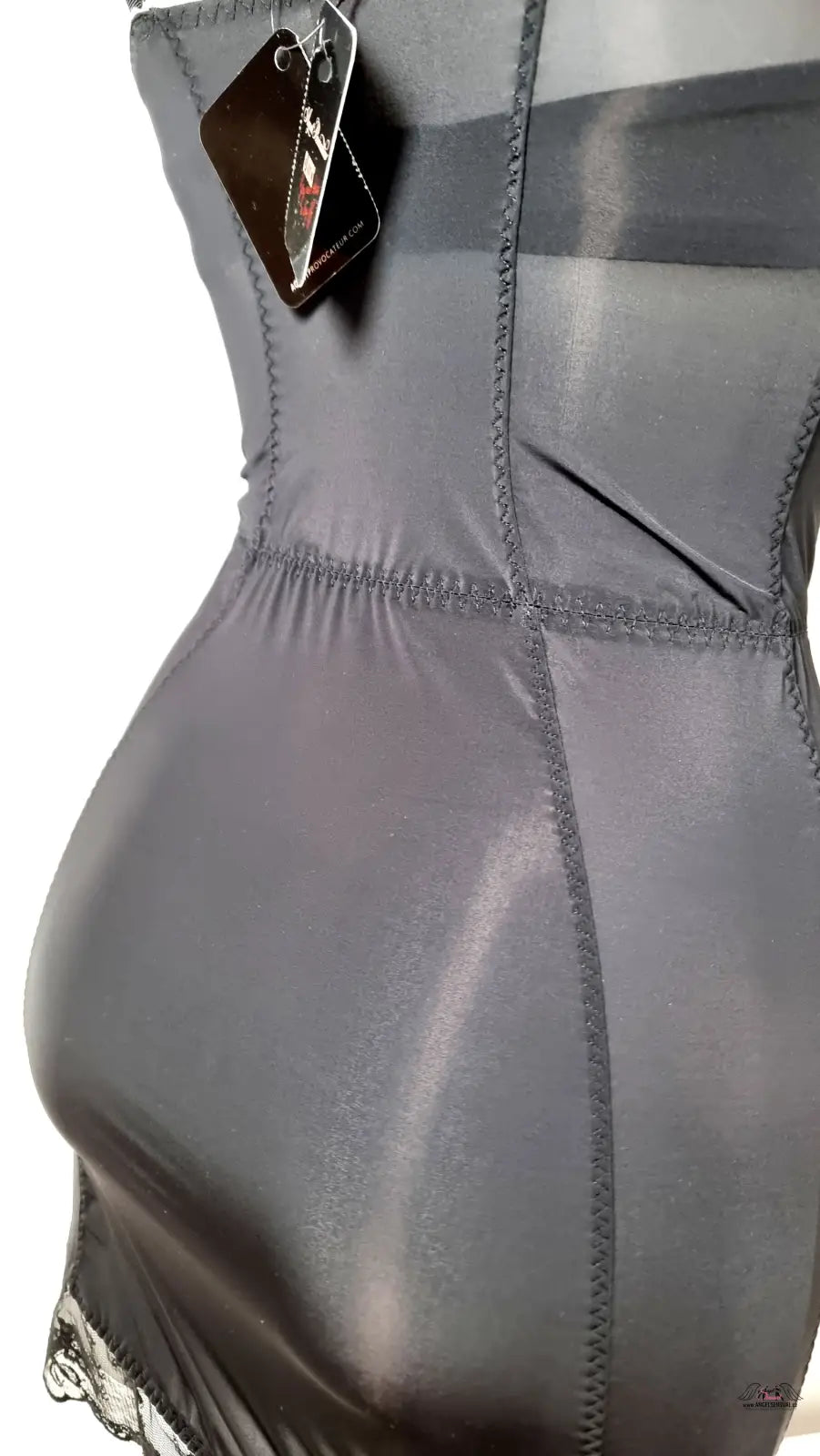 Černý shapewear slip Joseline s krajkovým lemem pro elegantní vzhled