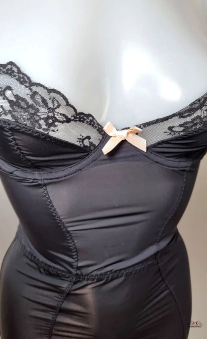 Černá krajková a saténová podprsenka s malou broskvovou mašlí, Joseline slip black