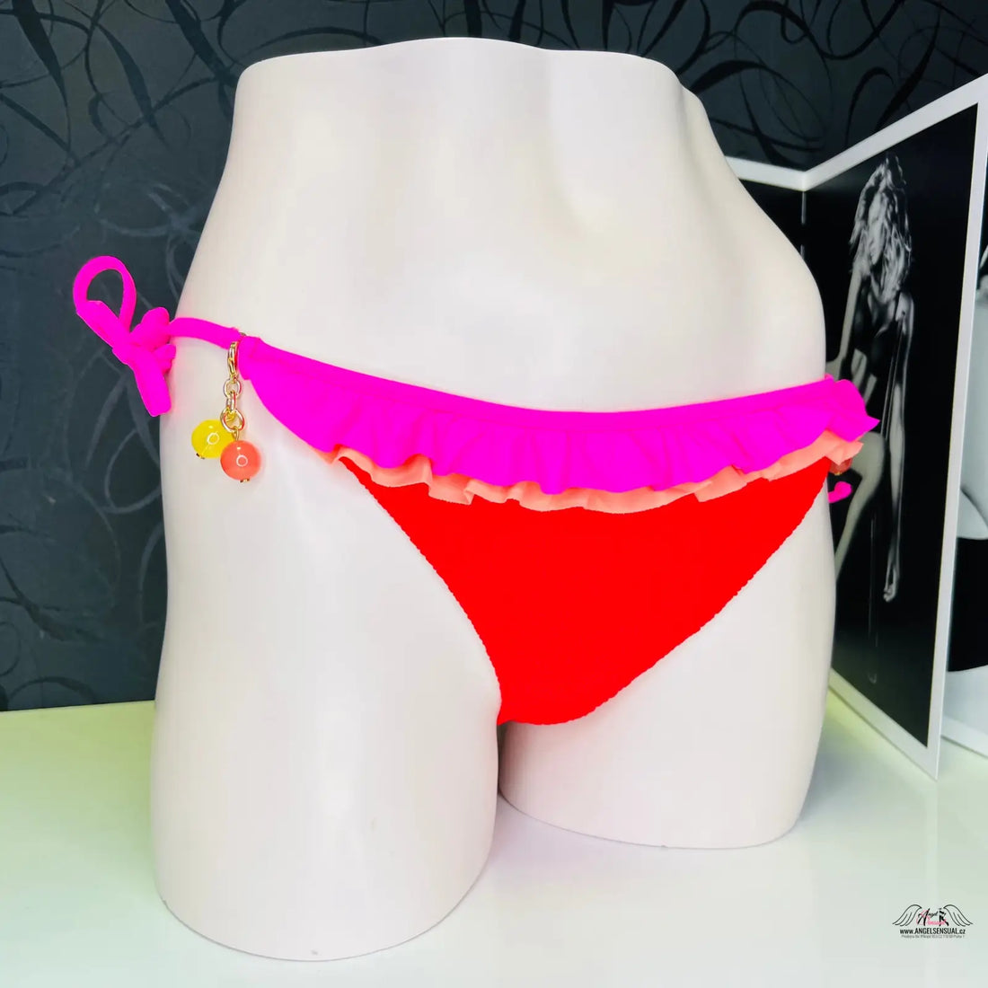 Barevný spodní díl plavek Agent Provocateur Heidi v červené a růžové barvě