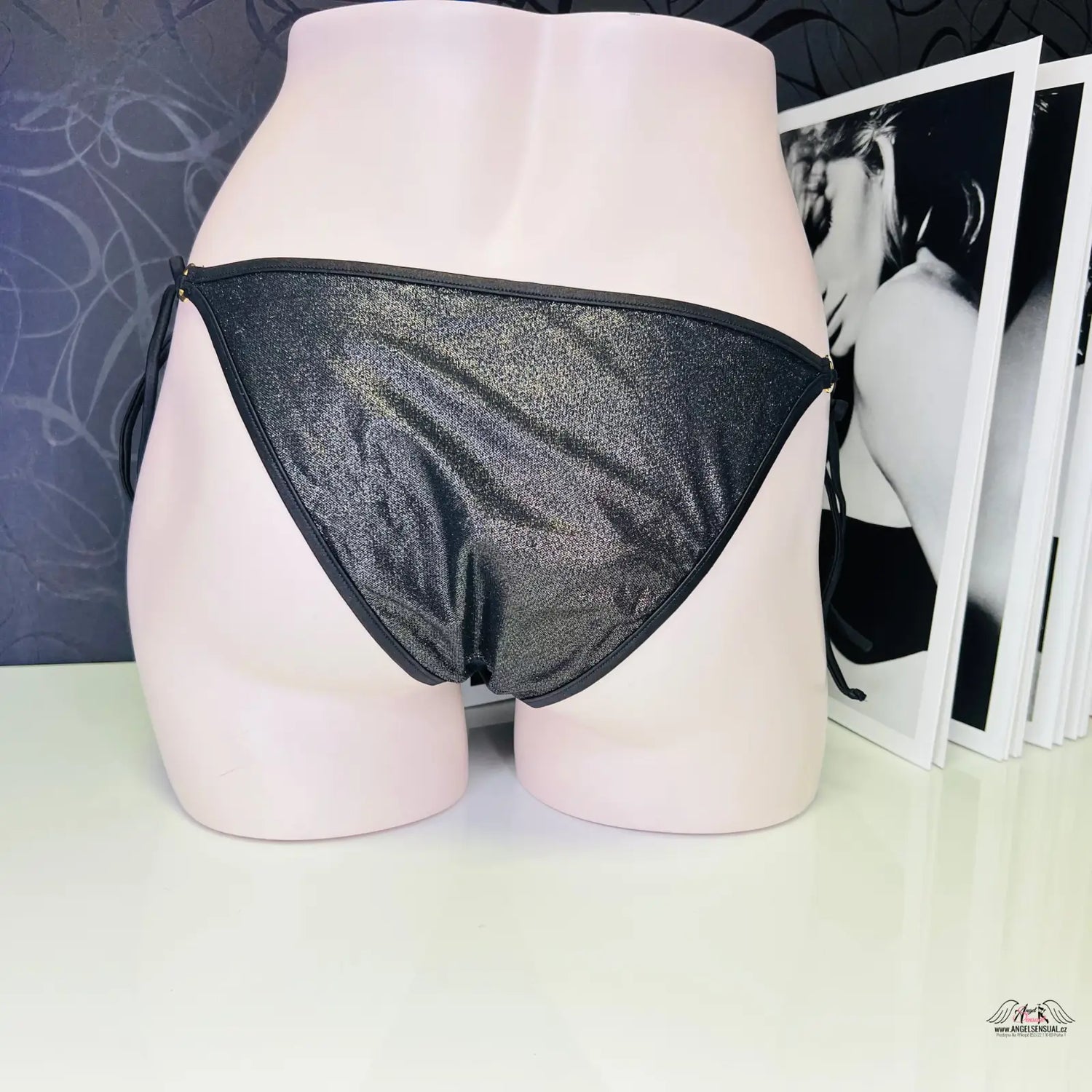 Lesklý spodní díl plavek Agent Provocateur Lu Lou, elegantní černý bikini bottom