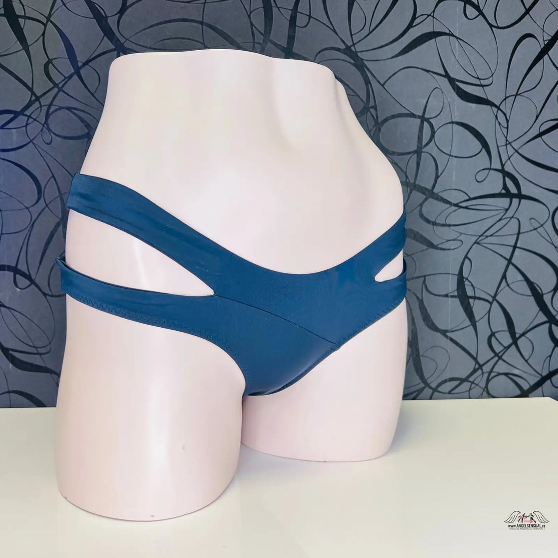 Tmavě modrý spodní díl plavek s ozdobnými proužky, stylový tmavě modrý spodní díl