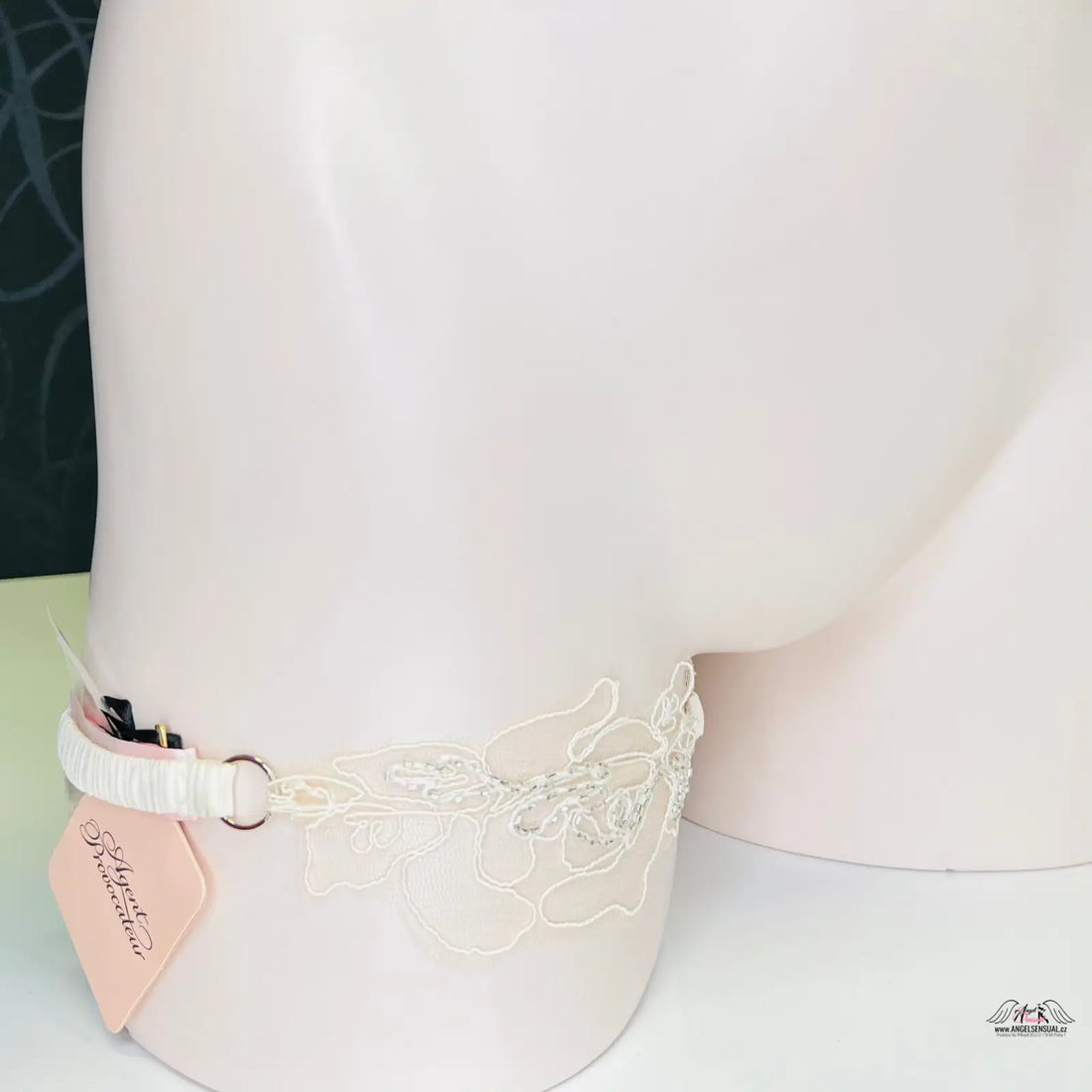 Ivory lace garter with jemnou síťovinou a stříbrnými korálky, podvazek Lindie