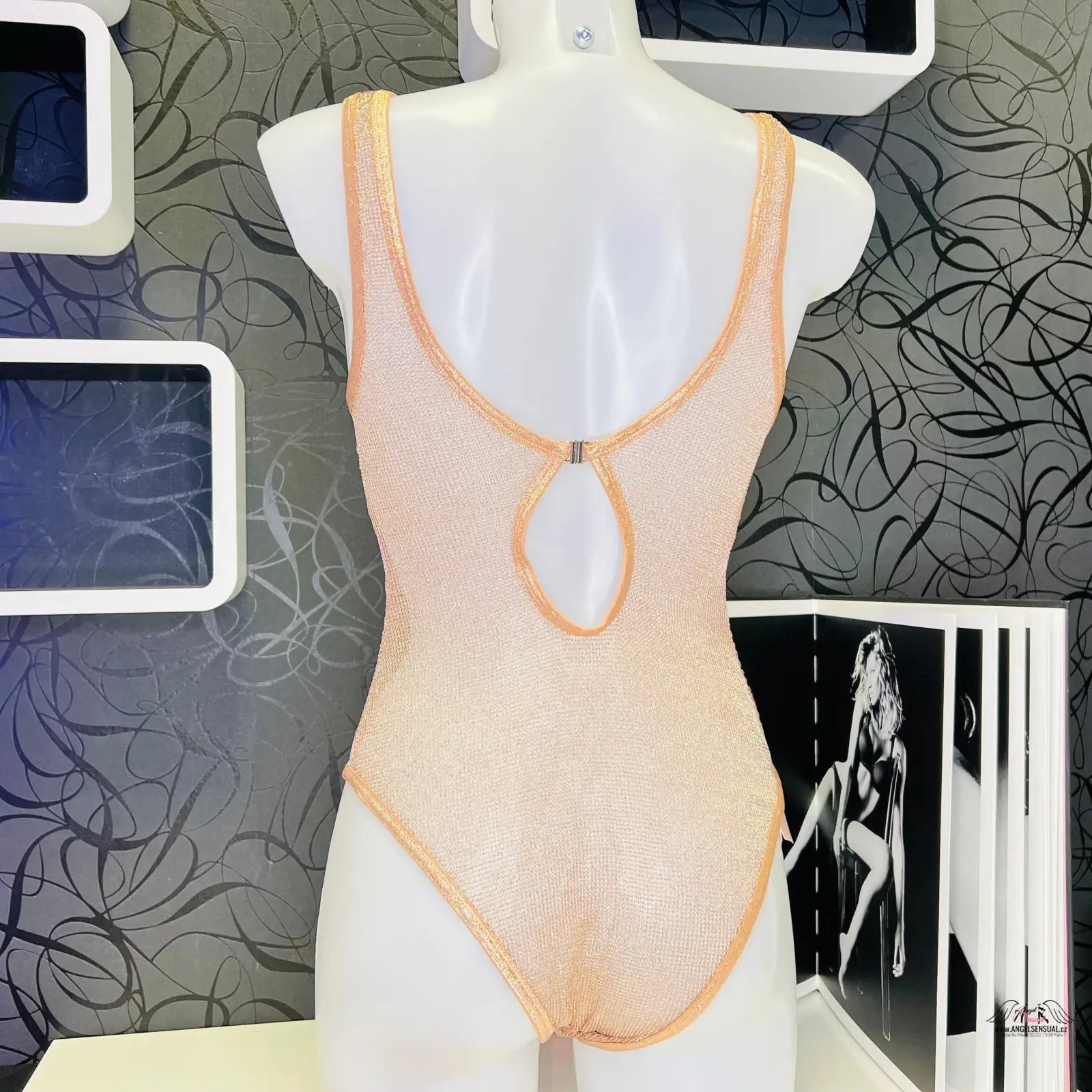 Růžový jednodílný plavky Agent Provocateur Phoebe pro sebevědomé ženy