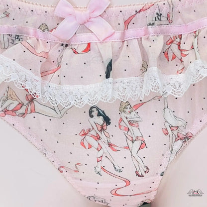 Elegantní tanga agent provocateur s růžovými puntíky, krajkou a mašlí