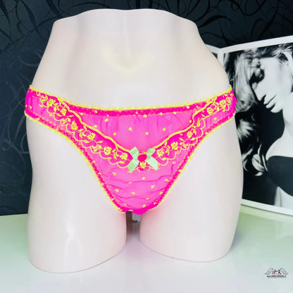 Luxusní tanga Connie Agent Provocateur v růžové s puntíky a žlutým lemem