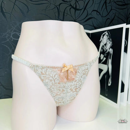 Lace thong with bow from Agent Provocateur Tanga Lorelli, luxusní tanga Lorelli agent