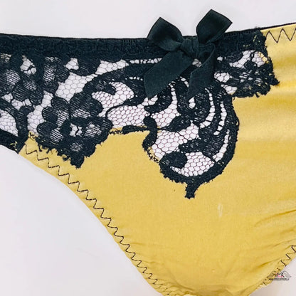 Agent Provocateur Tanga Nayeli luxusní tanga Nayeli s zlatým saténem a černou krajkou