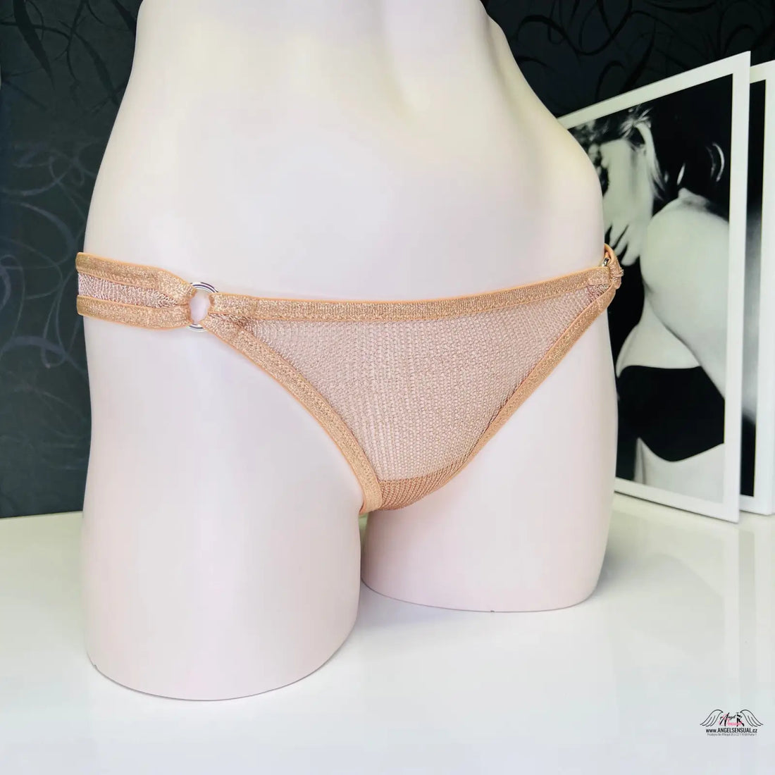 Beige mesh thong s ring detail Phoebe Agent Provocateur s stříbrnými kruhy