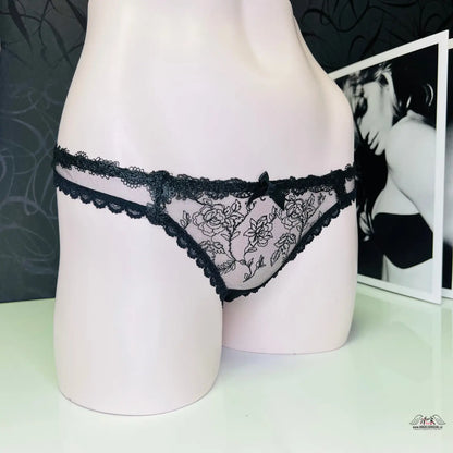 Černá krajková tanga Agent Provocateur Tanga Rosa, luxusní kousek spodního prádla