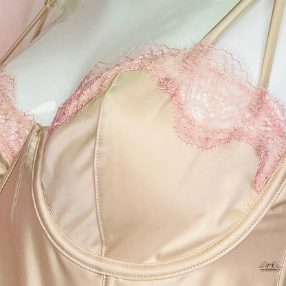 Elegantní Krémový Korzet s Jemnou Krajkou pro Dokonalý Střih - Krémová / 36C / Nové