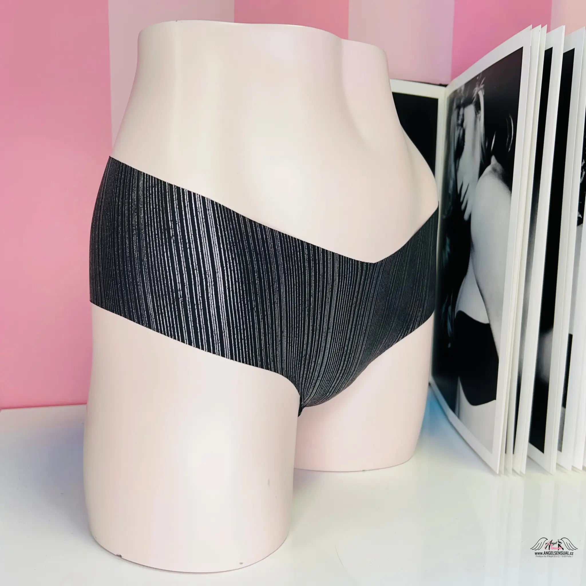 Bezešvé kalhotky - S / Černá / Nové se štítky - Cheeky Victoria’s Secret