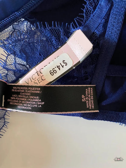 Modré krajkové spodní prádlo s štítky, Braletka: Elegantní Krajková Krása pro Komfort a Styl