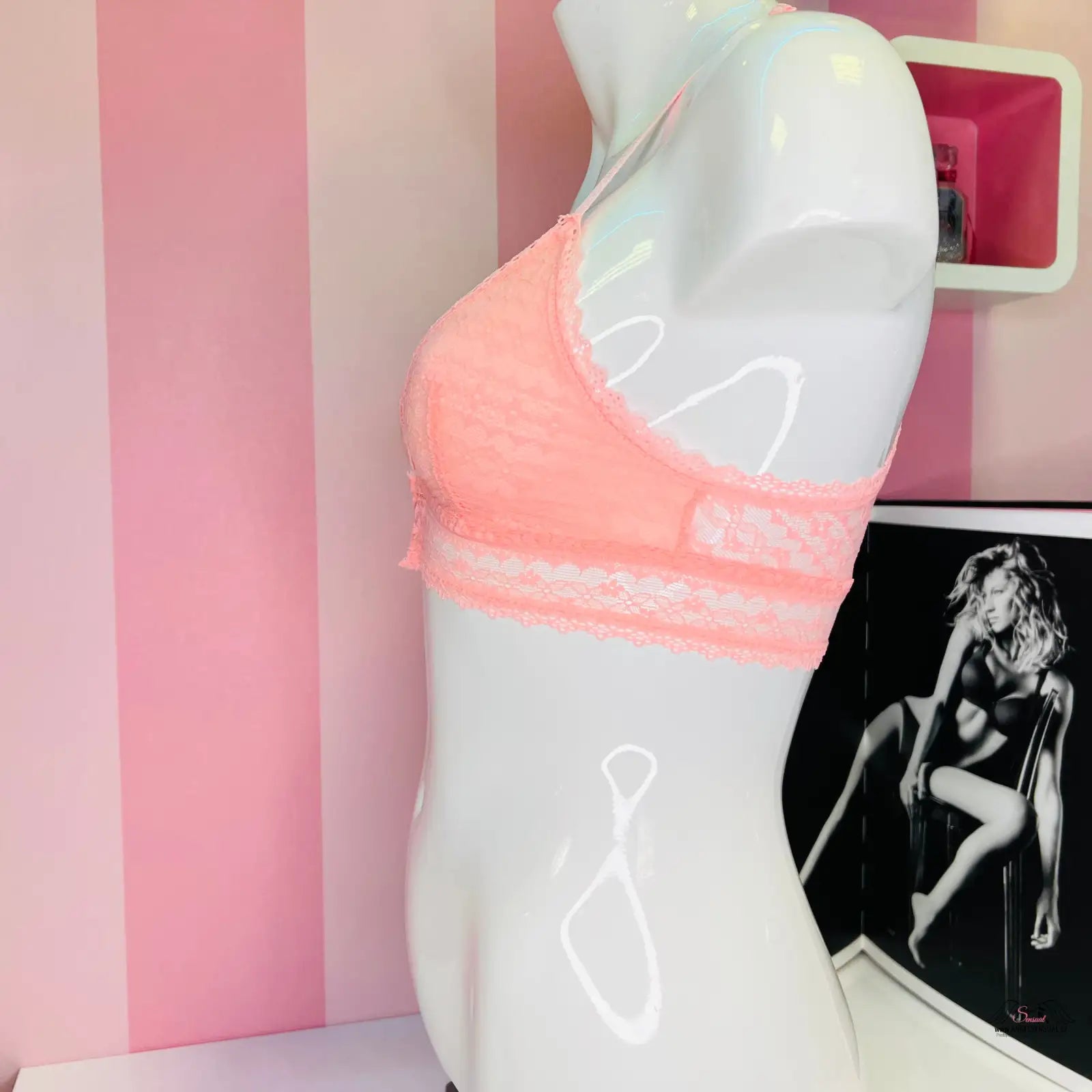 Elegantní Krajková Braletka se Zapínáním Vepředu pro Maximální Pohodlí - XS / Broskvová