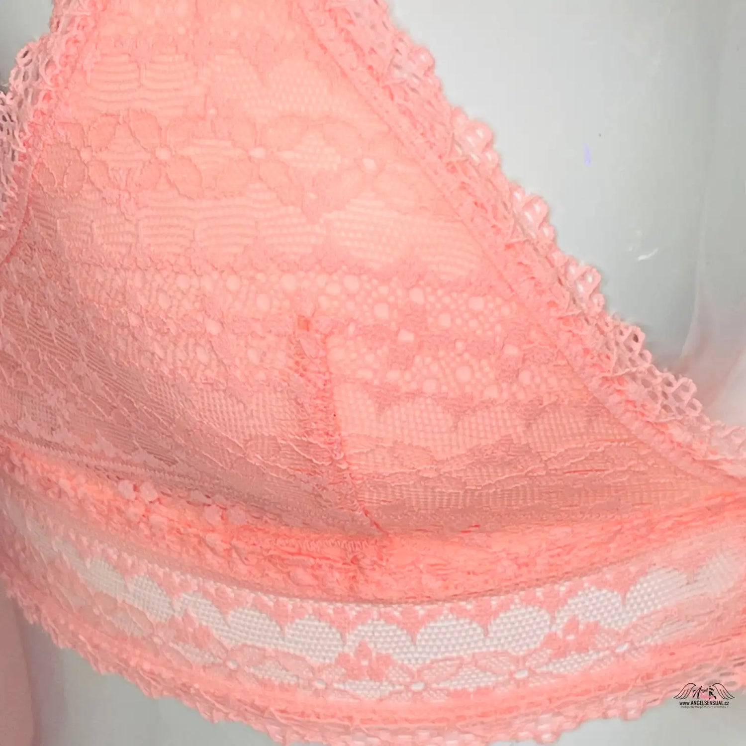 Elegantní Krajková Braletka se Zapínáním Vepředu pro Maximální Pohodlí - XS / Broskvová