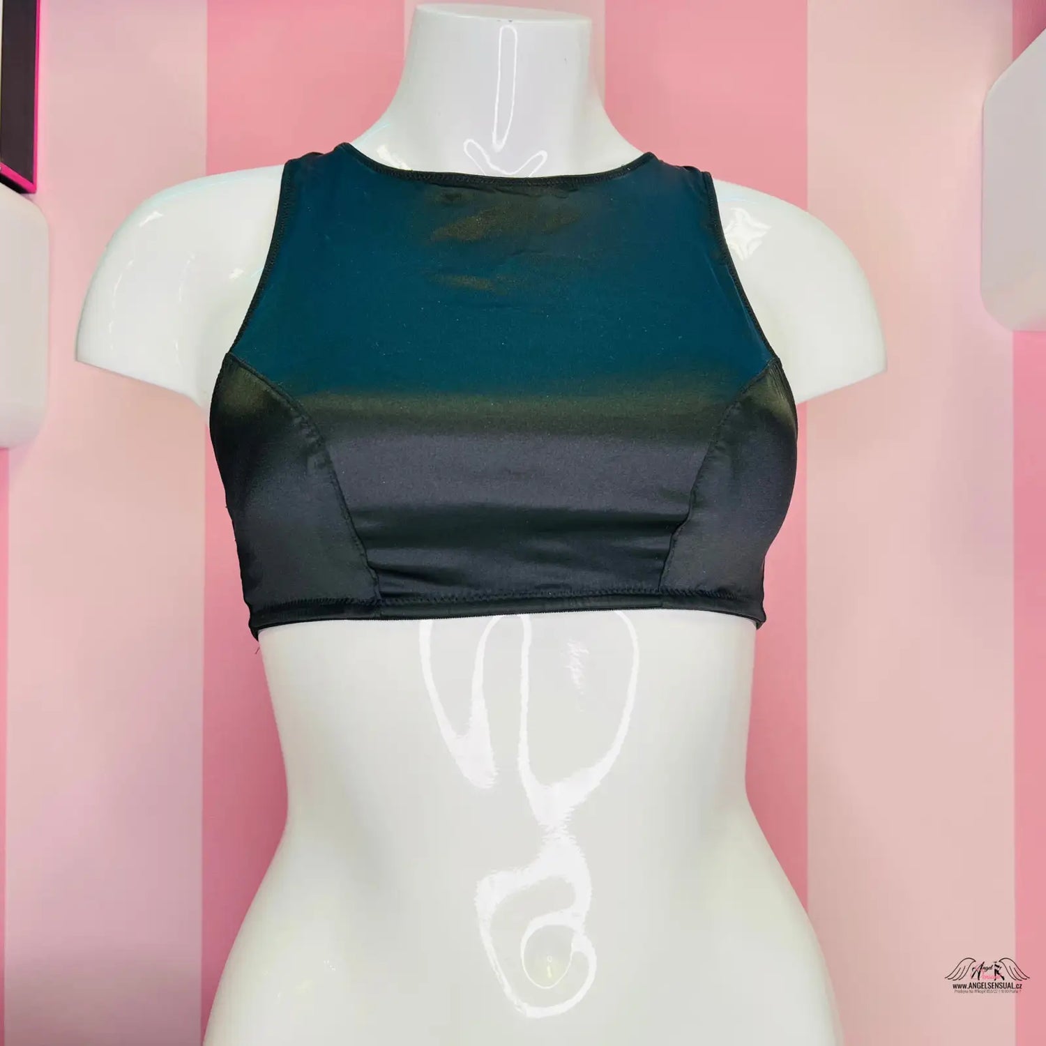 Černý crop top s bílým logem na přední straně, Braletka - Lesklá Elegance