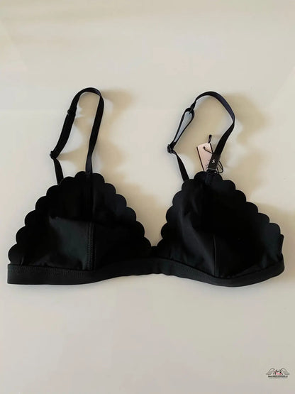 Černé podprsenky s černou stuhou, elegantní braletka Styl a Pohodlí