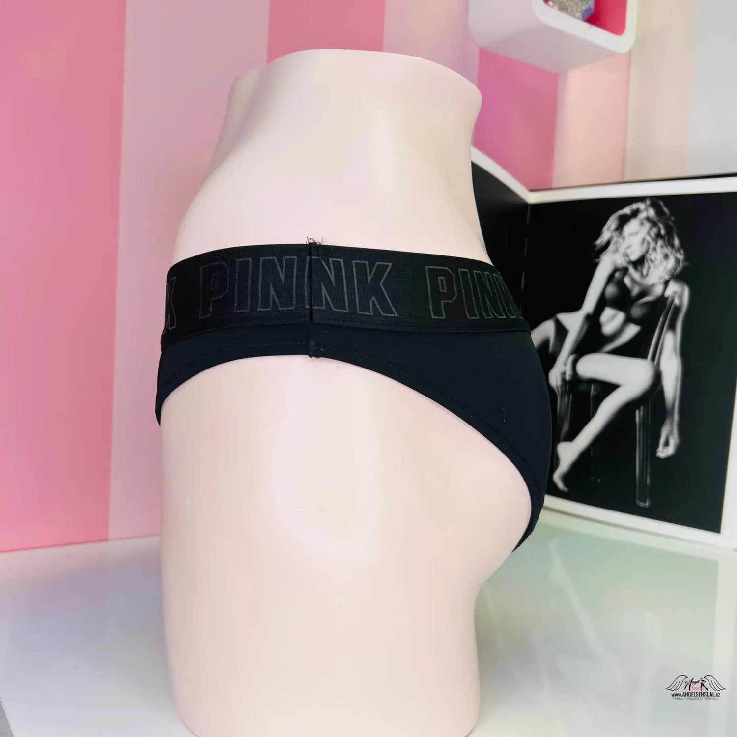 Černé dámské spodní prádlo Brazilský spodní díl plavek PINK pro letní styl