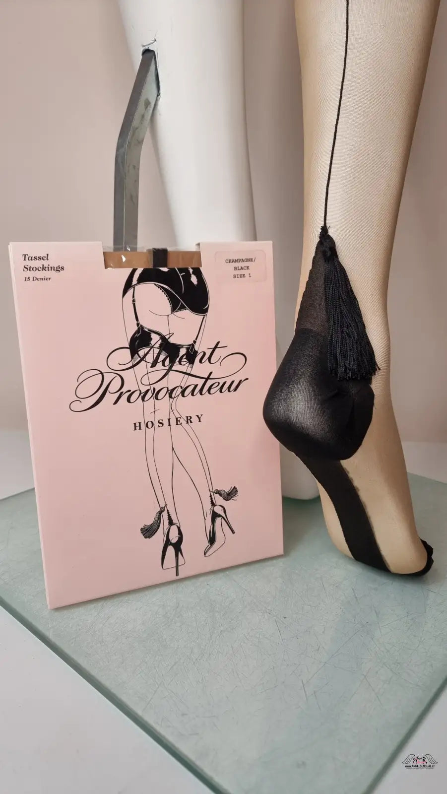 Agent Provocateur Champagne Elegance samodržící punčochy na dámském produktu
