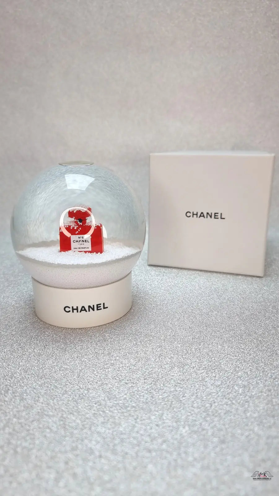 Chanel sněžítko chanel a box pro Chanel SnowBall Red Parfum 2018, představujeme vizi chane