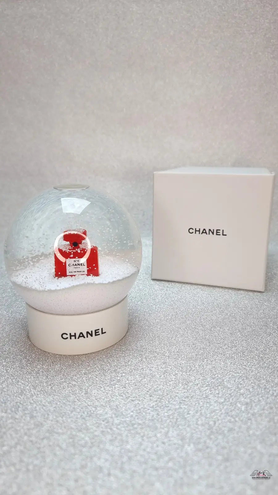 Vizi Chane sněžítko Chanel SnowBall Red Parfum Chanel Edition 2018 představujeme vizi chane