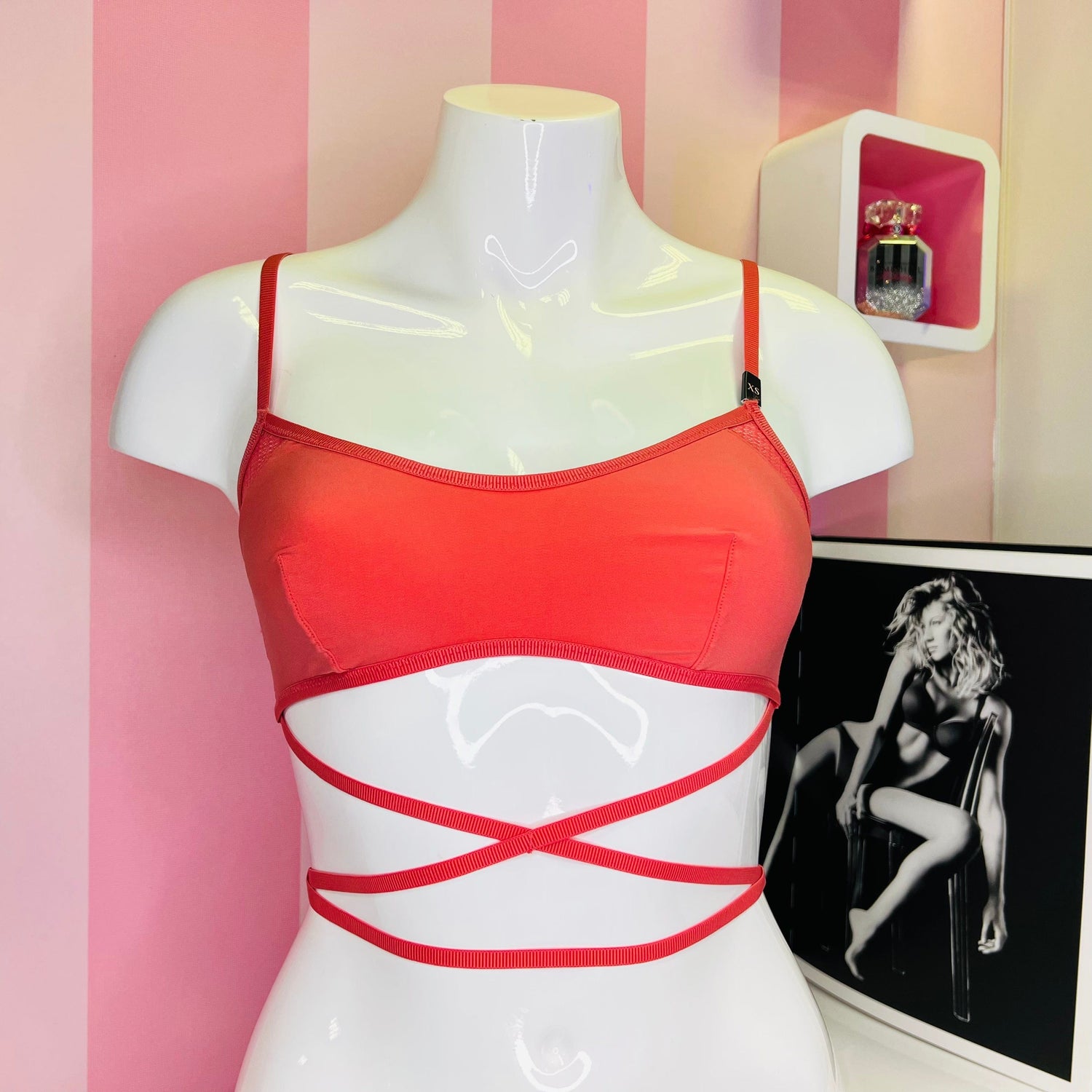 Červená podvazková bralette Victoria’s Secret s ozdobnými pásky, crisscross scoop