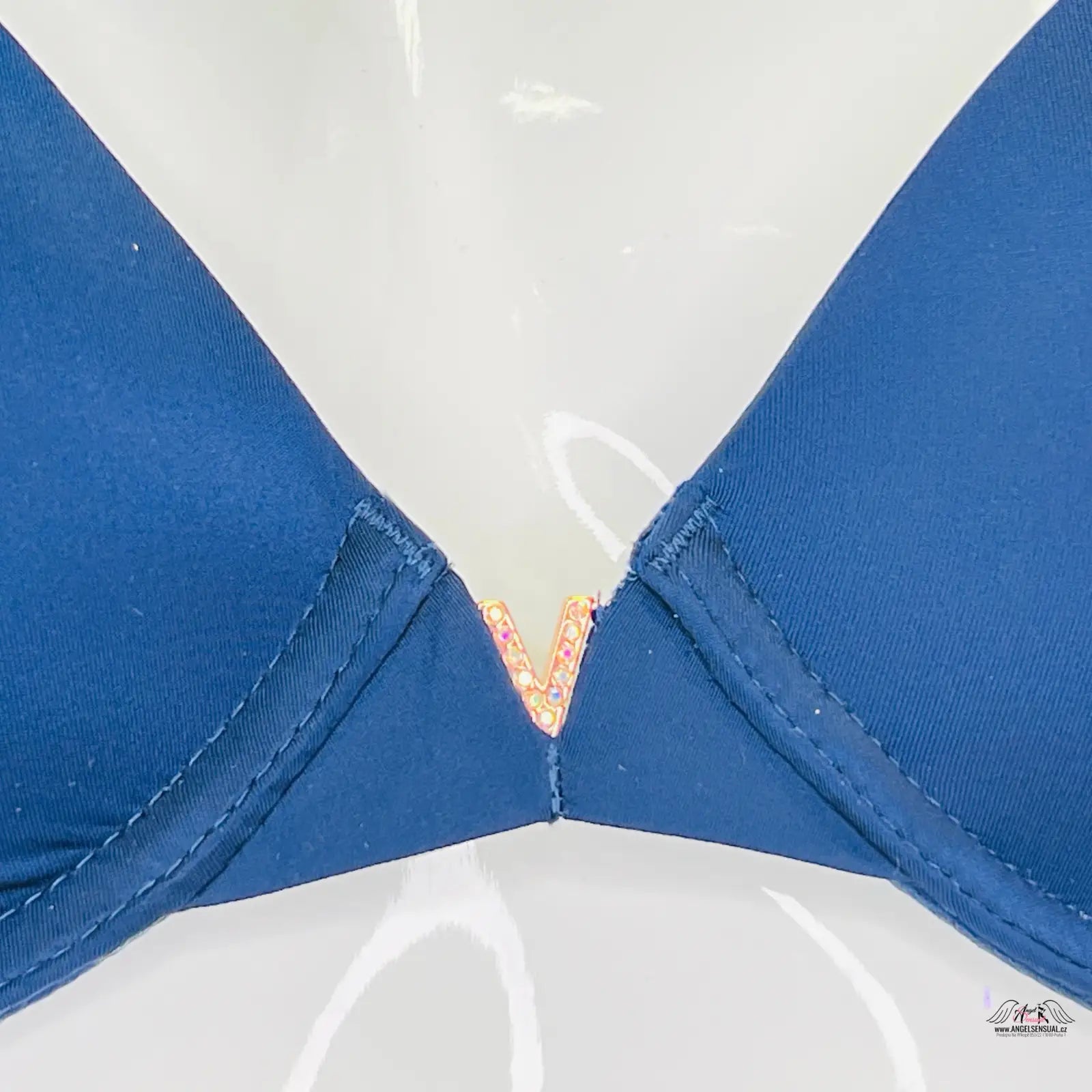 Modrá push-up podprsenka s V-detail z rhinestone pro každodenní nošení
