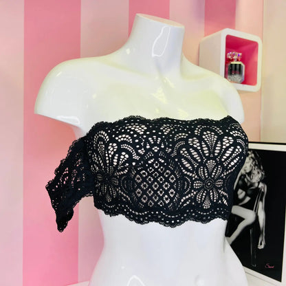 Manekýn s černým krajkovým topem Dokonalý krajkový top Braletka pro eleganci a pohodlí