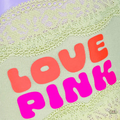 Zelené krajkové kalhotky s nápisem LOVE PINK, model Elegance a Komfort