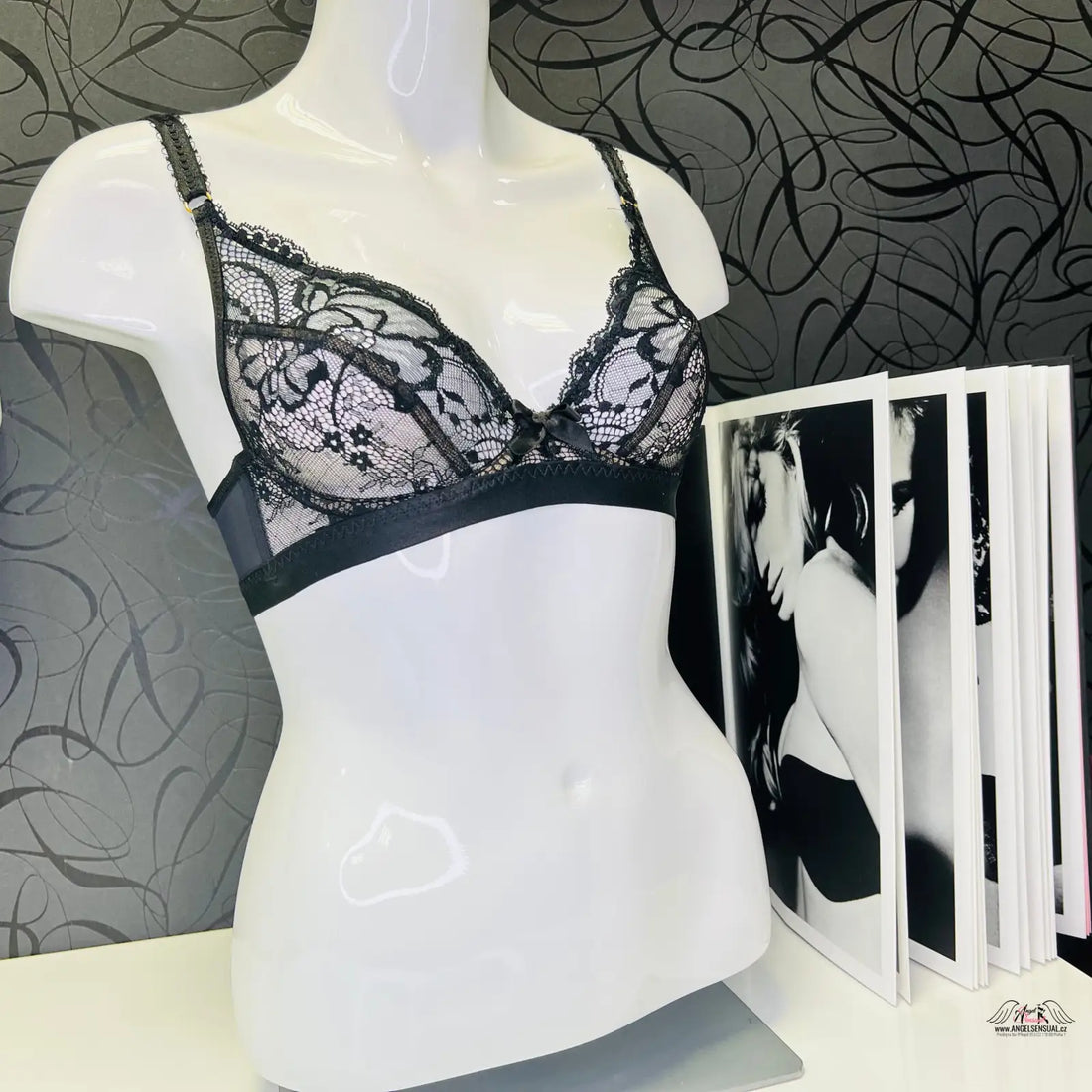 Černá krajková podprsenka na manekýně od Agent Provocateur Elegance a Komfort