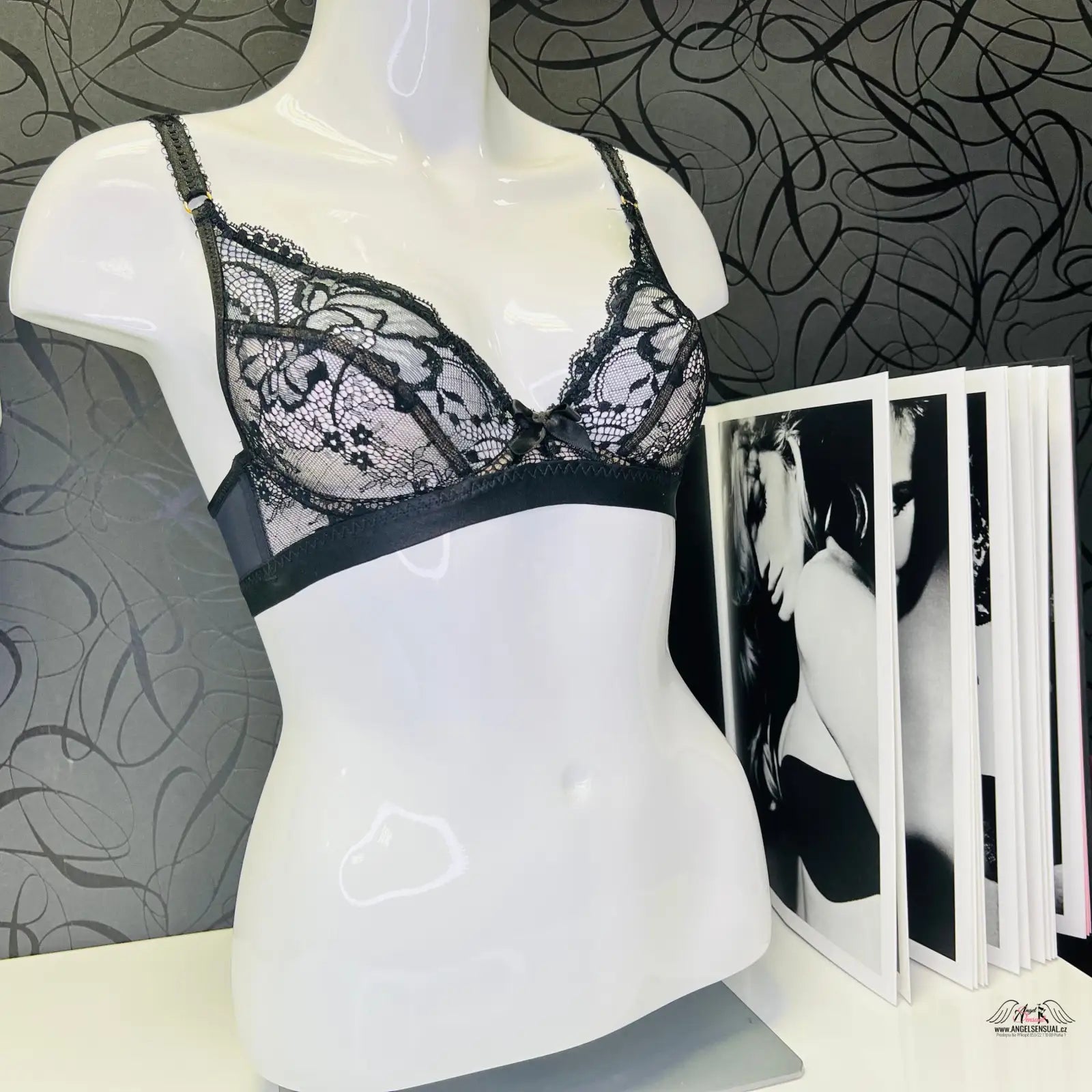 Černá krajková podprsenka na manekýně od Agent Provocateur Elegance a Komfort