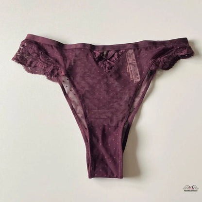 Burgundské krajkové thong kalhotky z kolekce Elegance a Komfort