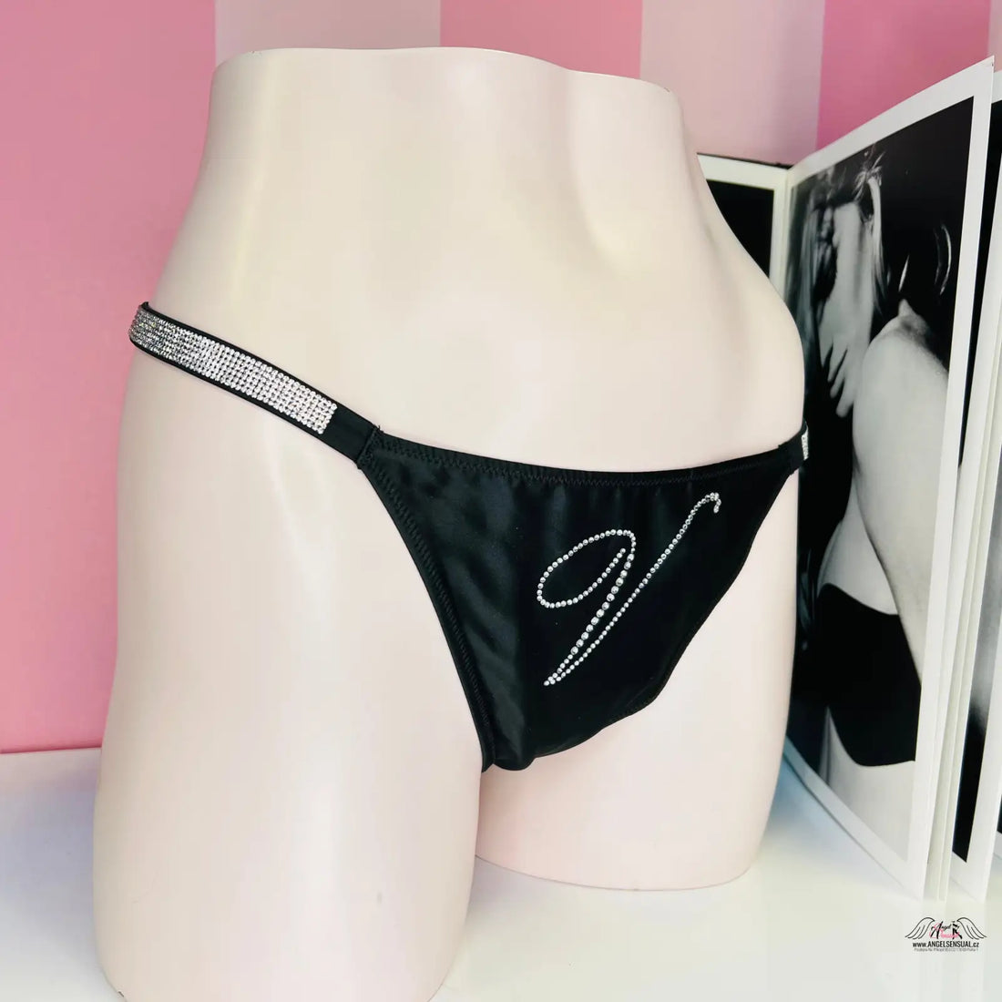Černá tanga s kamínky a dekorativním V designem Elegantní Hebká Tanga