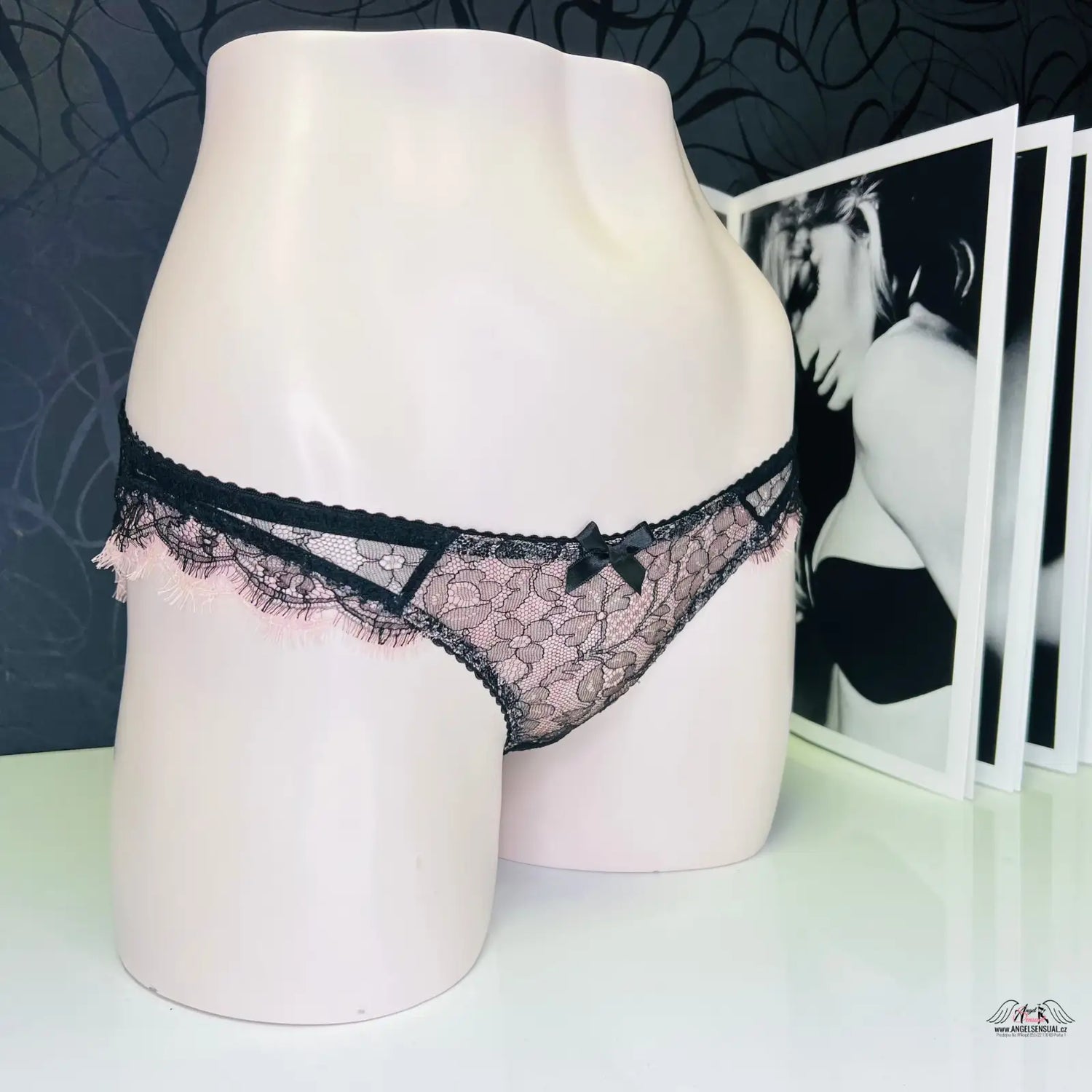 Růžové a černé krajkové kalhotky s mašličkou, Elegantní Kalhotky Ariel