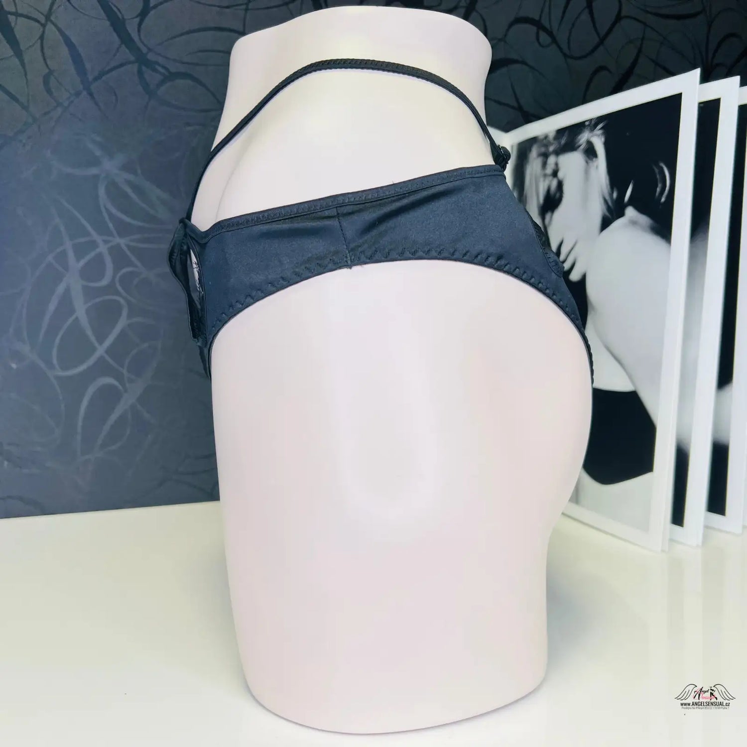 Elegantní kalhotky Ouvert od Agent Provocateur s luxusním designem a rafinovanými detaily