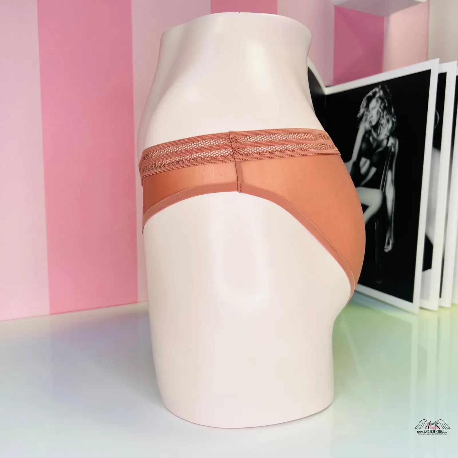 Keramická socha ženského dolního těla v oranžovém prádle Elegantní Kalhotky