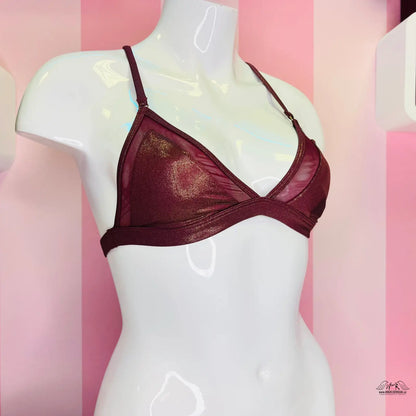 Burgundy metalický trojúhelníkový bralet s tenkými popruhy od Secret Bras a Agent Provocateur