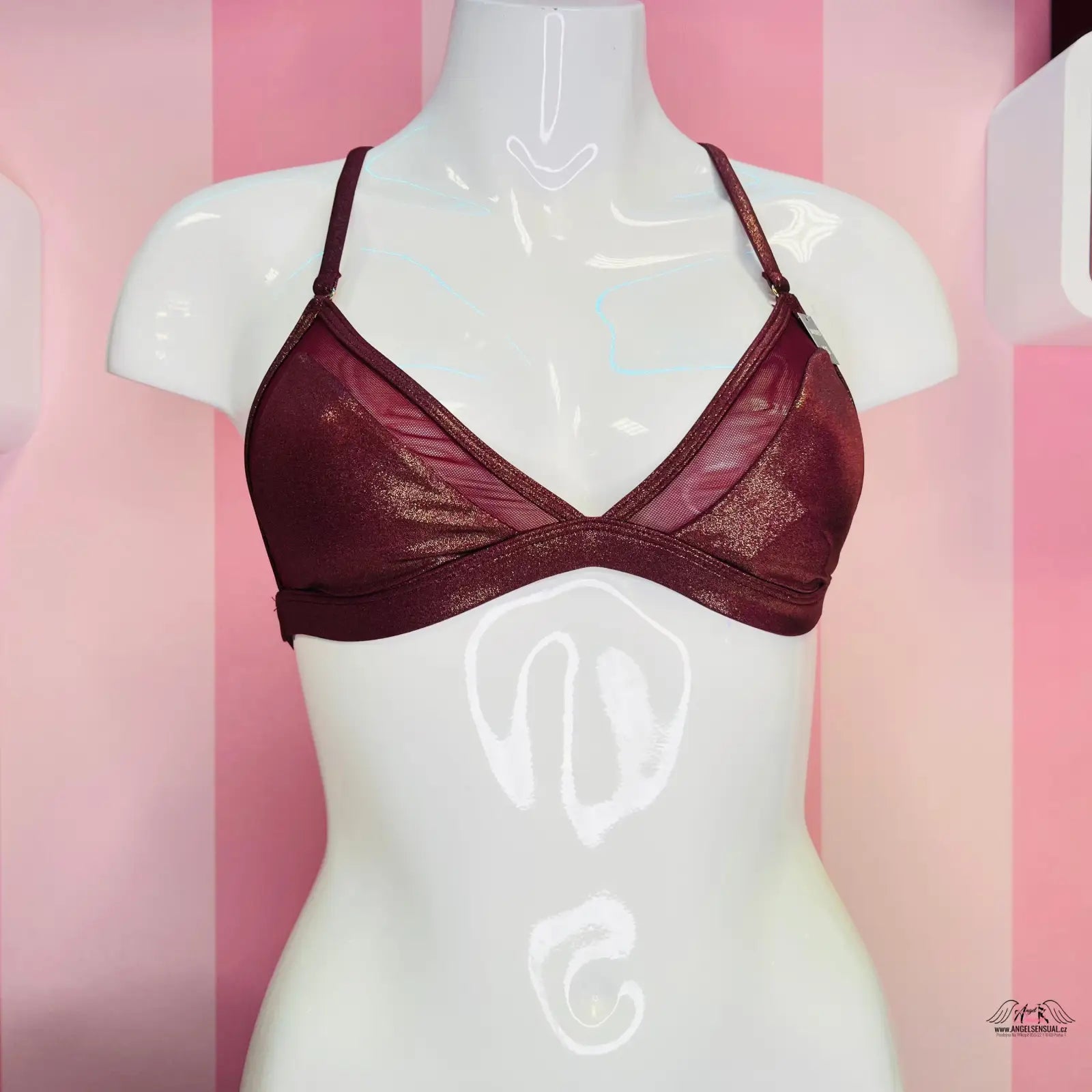 Burgundský metalický bralette s tenkými nastavitelnými ramínky od Secret Bras a Agent Provocateur