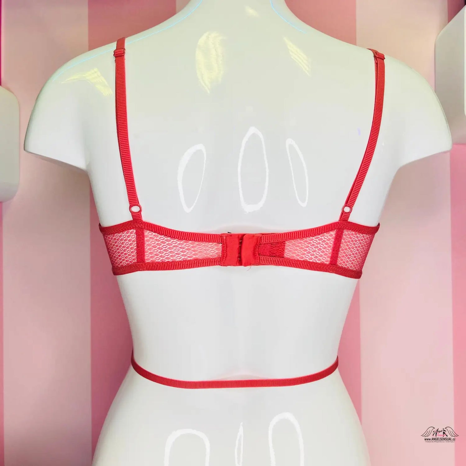 Manekýn s červenou podprsenkou a kalhotkami Elegantní Korálová Braletka Victoria’s Secret